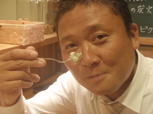 ブルーチーズ食べる.jpg